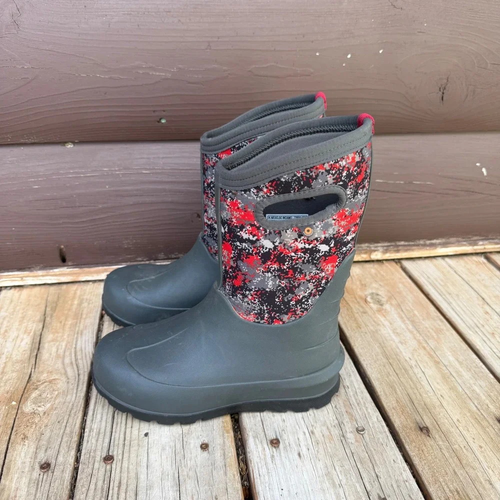 Bogs Neo-Classic Camo Winter Boots Youth Size 4 Gray Red Waterproof Insulated
